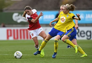 Determination Clash: Van de Donk vs. Folils - A Battle of Wills in Arsenal Women's Football