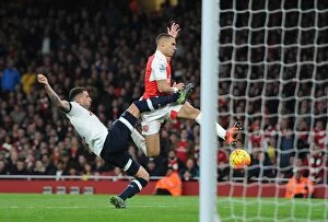 Images Dated 8th November 2015: Dramatic Kieran Gibbs Winner: Arsenal Triumphs Over Tottenham (2015-16)