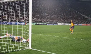 Dramatic Penalty by Theo Walcott: Arsenal Edge Past Roma in Champions League