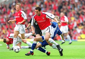 Edu (Arsenal) Niclas Alexandersson (Everton). Arsenal 4: 3 Everton, F. A