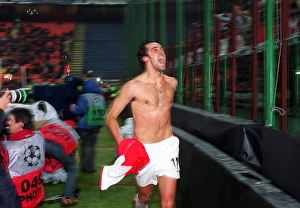 Edu Gallery: Edu celebrates scoring Arsenals 4th goal