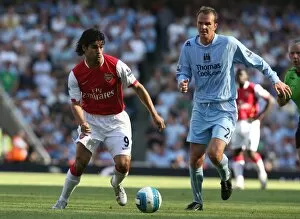 Arsenal v Manchester City 2007-08 Collection: Eduardo (Arsenal) Dietmar Hamann (Man City)