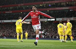 Images Dated 16th February 2009: Eduardo celebrates scoring the 1st Arsenal goal