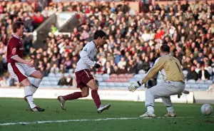 Eduardo scores Arsenals 1st goal past Gabor Kiraly