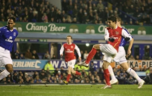Eduardo scores his and Arsenals 1st goal past Joleon Lescott (Everton) Eduardo scores his and Arsenals 1st goal past Joleon Lescott (Everton)