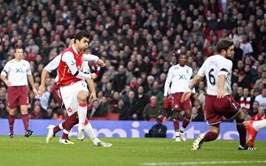 Images Dated 1st January 2008: Eduardo scores Arsenals 1st goal past Matthew Upson (West Ham)