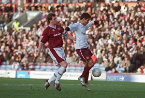 Eduardo scores Arsenals 1st goal under pressure from Steven Caldwell (Burnley)