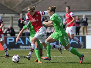 Ellen White Outruns Josephine Henning: Arsenal Ladies vs. VfL Wolfsburg in UEFA Women's Champions League Semi-Final