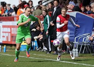 Females Collection: Ellen White Outruns Josephine Henning in Thrilling Arsenal Ladies' UEFA Champions League Semi-Final