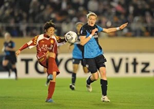 INAC Kobe v Arsenal Ladies Collection: Ellen White vs Yakuri Kinga: A Draw at Nishigaoka Stadium - INAC Kobe 1