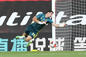 Emi Martinez in Action: Southampton vs. Arsenal, Premier League 2019-2020 - Arsenal Goalkeeper's Determined Performance