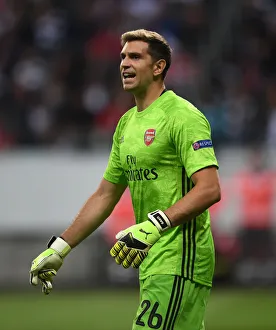 Emi Martinez in Europa League Action: Arsenal vs. Eintracht Frankfurt