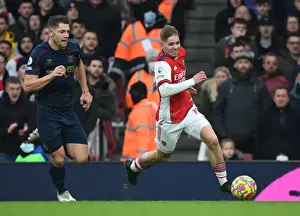 Emile Smith Rowe vs. James Tarkowski: A Battle of Strength and Skill in Arsenal's Clash with Burnley