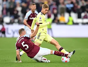 Emile Smith Rowe vs Vladimir Coufal: Intense Battle in West Ham United vs Arsenal Premier League Clash