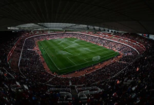 Images Dated 2nd April 2017: Emirates Battle: Arsenal vs Manchester City, Premier League 2016-17