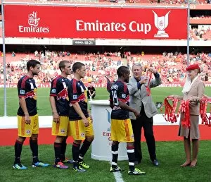 Emirates Cup Trophy Presentation. Arsenal 1:1 New York Red Bulls. Emirates Cup Day 2