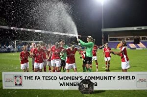 Emma Byrne (Arsenal) celebrates winning the Community Shield