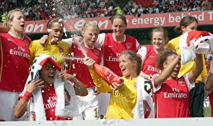 Arsenal ladies celebrate winning the FA Cup