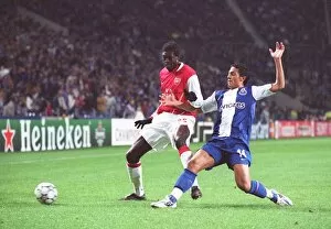 Porto v Arsenal 2006-07 Collection: Emmanuel Adebayor (Arsenal) Bruno Alves (Porto)