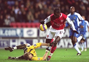 Wigan Athletic v Arsenal 2006-07 Gallery: Emmanuel Adebayor (Arsenal) Chris Kirkland (Wigan)