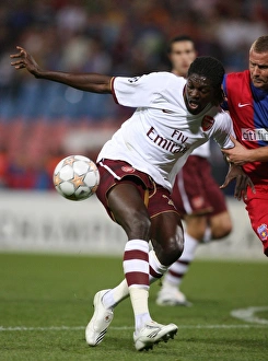 Emmanuel Adebayor (Arsenal) Eugen Baciu (Steaua)
