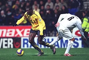 Images Dated 27th November 2006: Emmanuel Adebayor (Arsenal) Ivan Campo (Bolton)