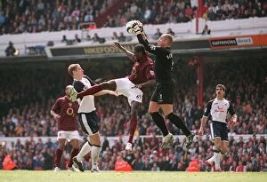 Images Dated 22nd April 2006: Emmanuel Adebayor (Arsenal) Paul Robinson (Tottenham)