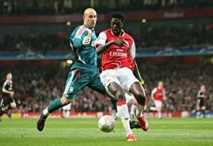 Images Dated 2nd April 2008: Emmanuel Adebayor (Arsenal) Pepe Reina (Liverpool)