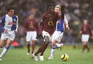 Images Dated 28th February 2006: Emmanuel Adebayor (Arsenal) Sergio Peter (Blackburn)