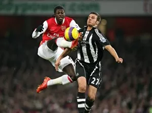 Arsenal v Newcastle United 2007-8 League Collection: Emmanuel Adebayor (Arsenal) Steven Taylor (Newcastle United)