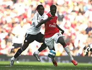 Arsenal v Derby County 2007-08 Collection: Emmanuel Adebayor beats Claude Davis