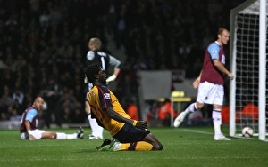 Images Dated 26th October 2008: Emmanuel Adebayor celebrates the 1st Arsenal goal