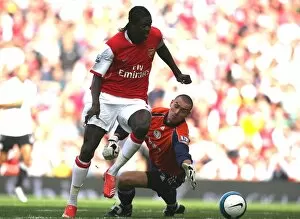 Arsenal v Derby County 2007-08 Collection: Emmanuel Adebayor rounds Stephen Bywater (Derby) to score Arsenal 2nd goal his 1st