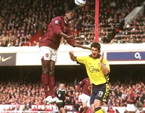 Arsenal v Aston Villa 2005-6 Collection: Emmanuel Adebayor scores Arsenals 1st goal under pressure from Liam Ridgewell