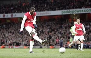 Images Dated 27th January 2008: Emmanuel Adebayor scores his and Arsenals 2nd goal