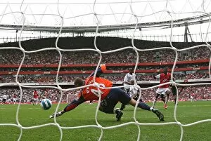 Arsenal v Derby County 2007-08 Collection: Emmanuel Adebayor scores Arsenals 5th goal past Stephen Bywater (Derby)