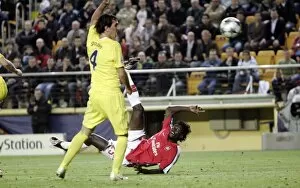 Adebayor Emmanuel Collection: Emmanuel Adebayor scores Arsenals goal under presure