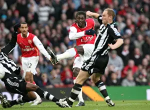Emmanuel Adebayor shoots past Nicky Butt and Claudio Cacapa to score the 1st Arsenal goal
