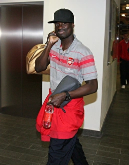 Emmanuel Eboue in Action for Arsenal Against Sunderland, 2009
