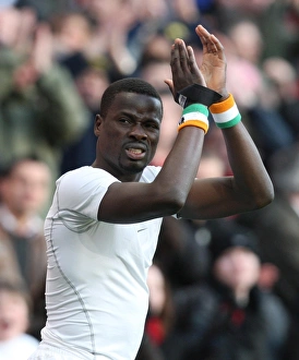 Arsenal v Burnley 2009-10 Gallery: Emmanuel Eboue (Arsenal) claps the fans ater the match. Arsenal 3: 1 Burnley