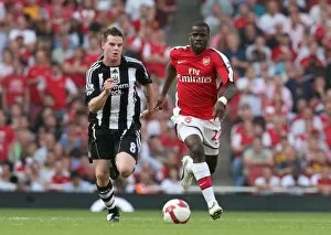 Images Dated 30th August 2008: Emmanuel Eboue (Arsenal) Danny Guthrie (Newcastle)