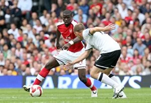 Fulham v Arsenal 2008-09 Collection: Emmanuel Eboue (Arsenal) Danny Murphy (Fulham)