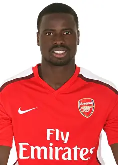 Previous Season Players Prints: Emmanuel Eboue with Arsenal First Team - Emirates Stadium Shoot, August 2008