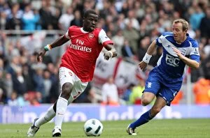 Arsenal v Birmingham City 2010-11 Collection: Emmanuel Eboue (Arsenal) Lee Bowyer (Birmingham). Arsenal 2: 1 Birmingham City
