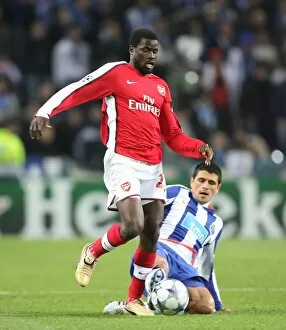 FC Porto v Arsenal 2008-9 Collection: Emmanuel Eboue (Arsenal) Lucho (FC Porto)