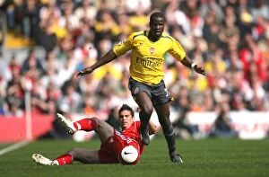 Liverpool v Arsenal 2006-7 Collection: Emmanuel Eboue (Arsenal) Mark Gonzalez (Liverpool)
