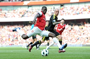Arsenal v Liverpool 2010-2011 Collection: Emmanuel Eboue (Arsenal) Raul Meireles (Liverpool). Arsenal 1: 1 Liverpool