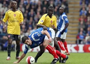 Images Dated 15th May 2007: Emmanuel Eboue (Arsenal) Richard Hughes (Portsmouth)