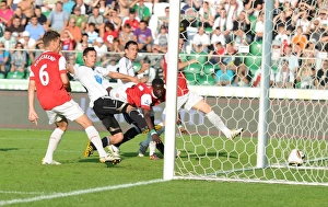 Emmanuel Eboue heads past Ariel Borysiuk to score the 2nd Arsenal goal Emmanuel Eboue heads past Ariel Borysiuk to score the 2nd Arsenal goal