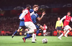 Emmanuel Eboue scores 2nd goal under pressure from Mario Fillinger (Hamburg)